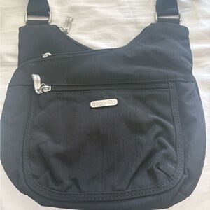 Baggallini Sleek Black Crossbody Bag